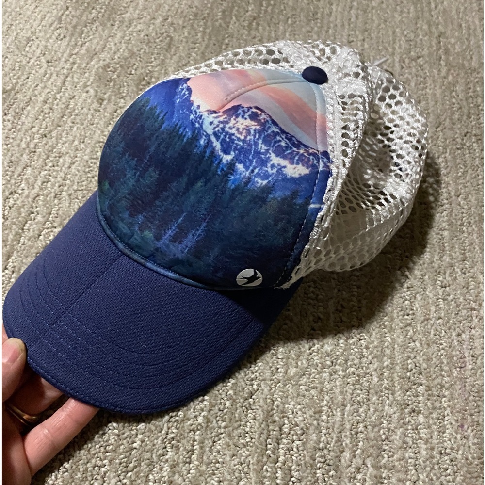 Oiselle running hat.